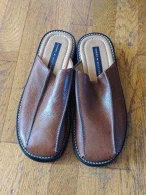 Tommy Hilfiger Men’s Brown Leather Slip-On Clogs